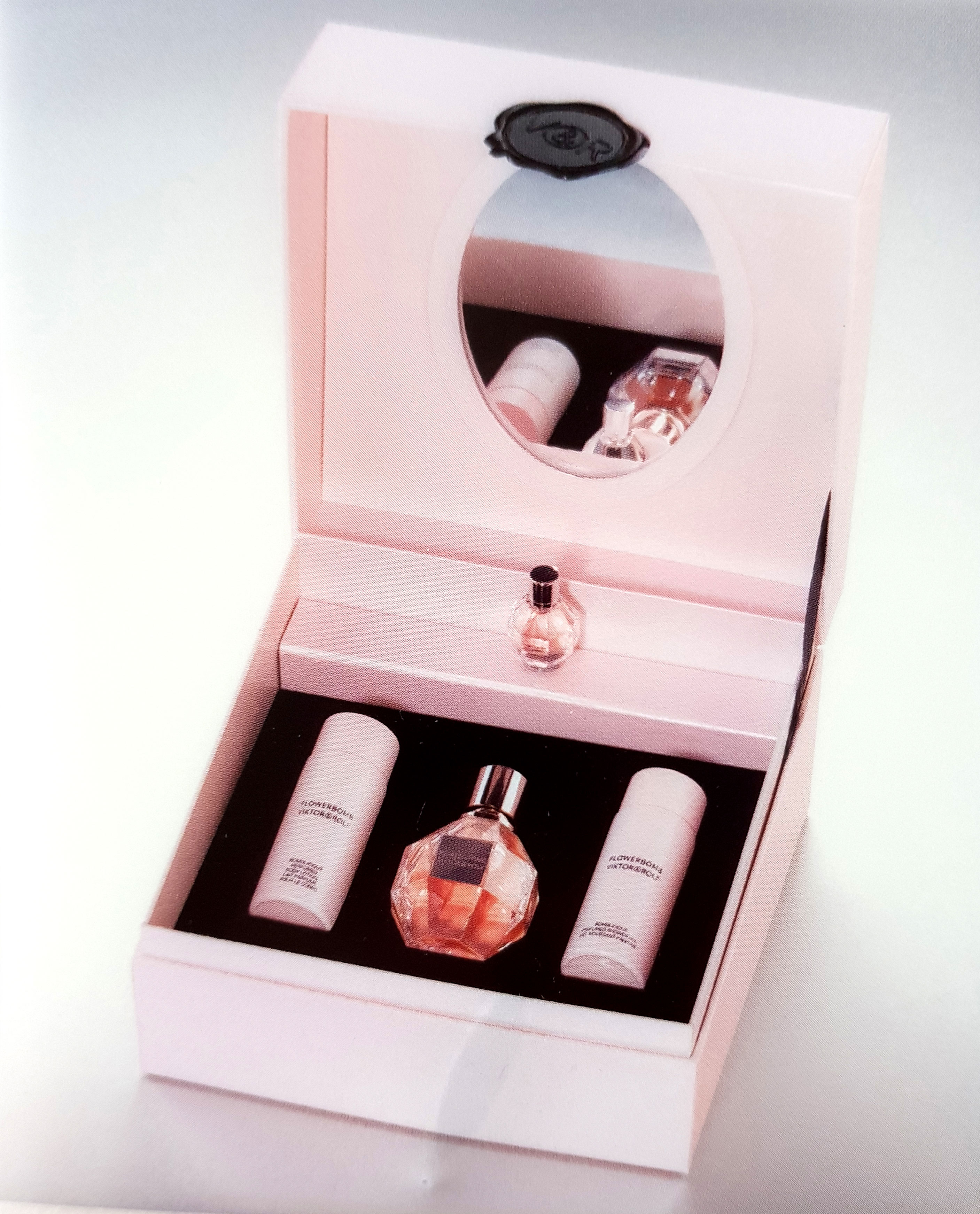 Viktor & Rolf Flowerbomb Music Box Edition Eau de Parfum Vaporisateur 50ml + 7ml + Body Lotion 50ml + Shower Gel 50ml