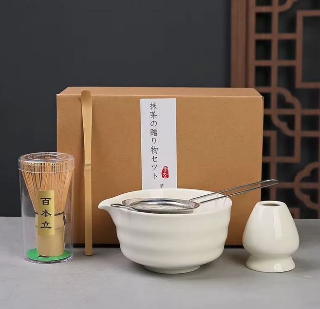 Matcha Set Komplett in Weiß – Traditionelles Japanisches Tee Zubehör Set mit Bambusbesen, Schale & Sieb
